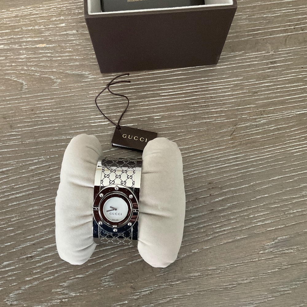 Gucci Silver and Black Women's Watch